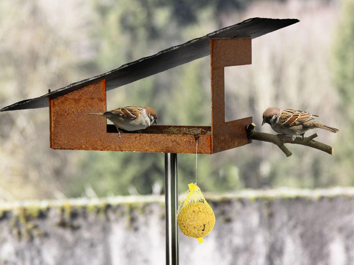 VH-6-R bird feeder in Corten steel with slate roof